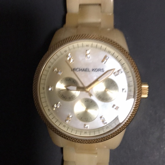 Michael Kors Watch - Nice worn few times, needs battery. - Picture 6 of 8